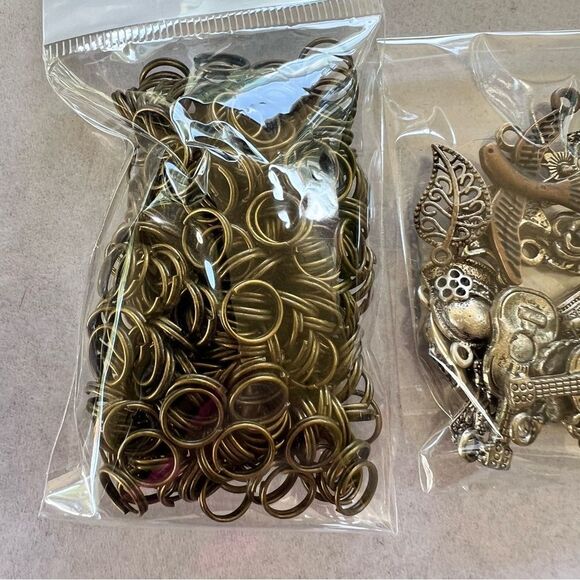 Over 10 Bags of Assorted Jewelry Making Supplies - Picture 4 of 13